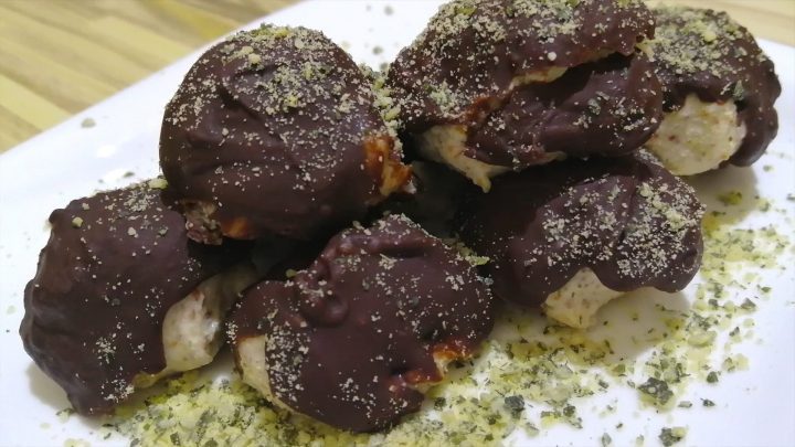 7 Choco Almond Fat Bombs